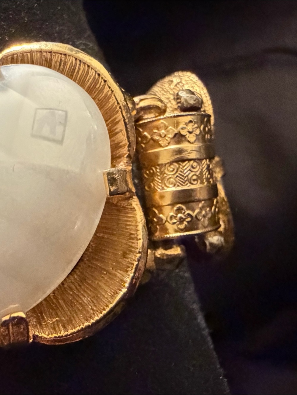 Vintage Gold Tone Milky White Cabochon Statement Bracelet Ornate Chunky 8” - Picture 7 of 16